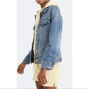 Classic denim Madewell trucker jean jacket